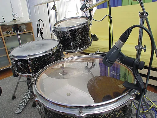 Floor tom mic placement