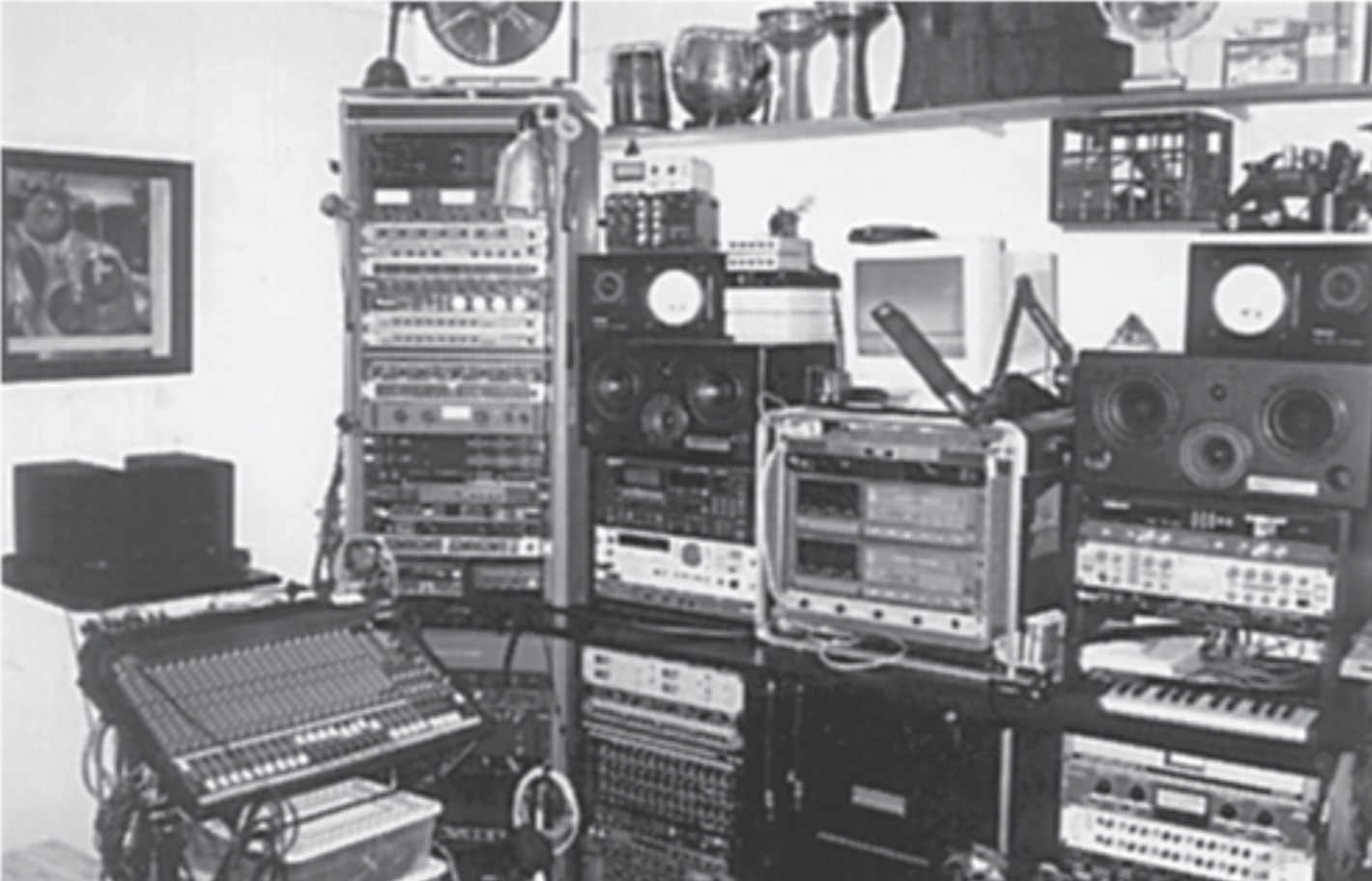 Perhaps best known for his body of work with Band Of Susans, Robert Poss has a distinct idea of how things can sound and the ways to acheive these sounds. And we're glad he's not a postman...