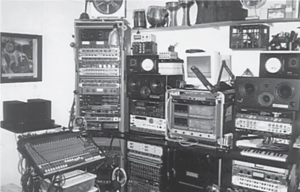 Perhaps best known for his body of work with Band Of Susans, Robert Poss has a distinct idea of how things can sound and the ways to acheive these sounds. And we're glad he's not a postman...