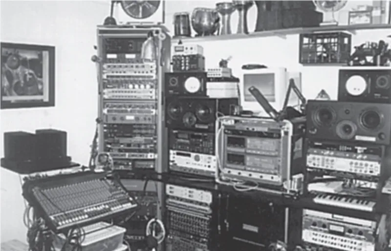 Perhaps best known for his body of work with Band Of Susans, Robert Poss has a distinct idea of how things can sound and the ways to acheive these sounds. And we're glad he's not a postman...